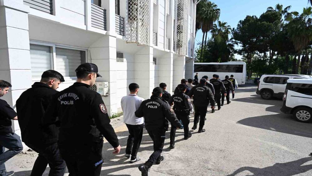 Mersin&rsquo;de dolandırıcılık şebekesi &ccedil;&ouml;kertildi: 100 milyonluk para trafiği ortaya &ccedil;ıktı
