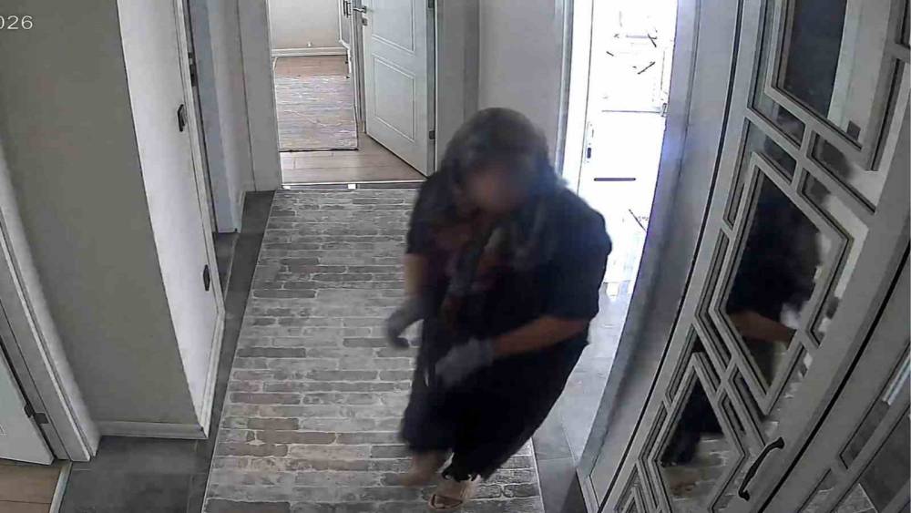 Kurbanlık parası &ccedil;alındı: Ş&uuml;pheli eldiven giyidi ama kamera detayını unuttu
