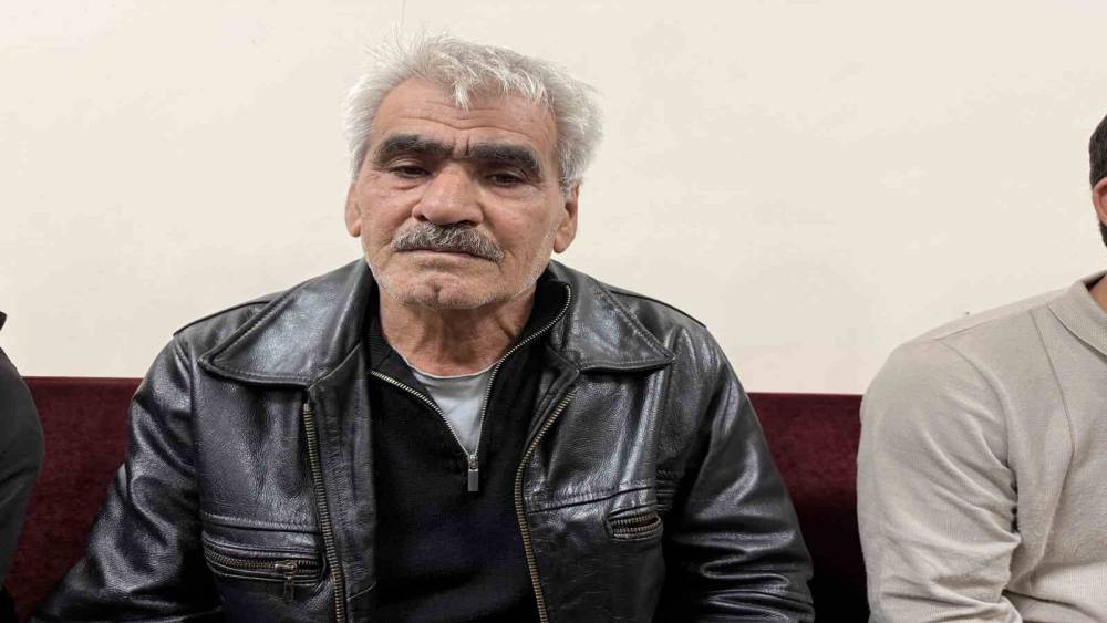 Komşu kurşunuyla &ouml;len Baran Abdi&rsquo;nin babası: "Bayrak başımızın &uuml;st&uuml;ndedir"
