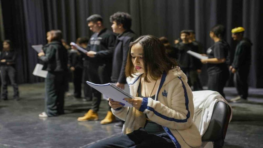 Mersin&rsquo;de tiyatroya ilgi artıyor, kurslar yoğun katılımla s&uuml;r&uuml;yor
