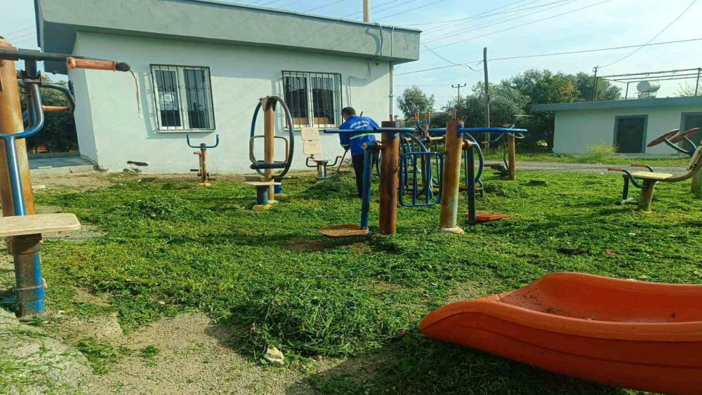 Akdeniz&rsquo;de bahar temizliği: Parklar yaza hazırlanıyor
