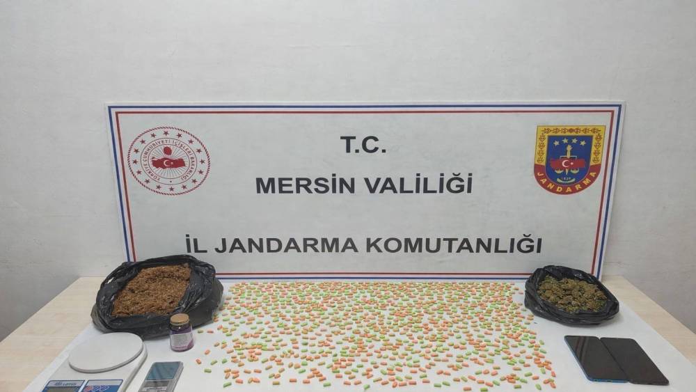 Mersin&rsquo;de uyuşturucu taciri 2 ş&uuml;pheli yakalandı

