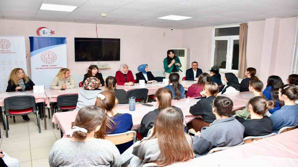 Silifke&rsquo;de cumhuriyet savcıları &ouml;ğrencilerle iftarda buluştu
