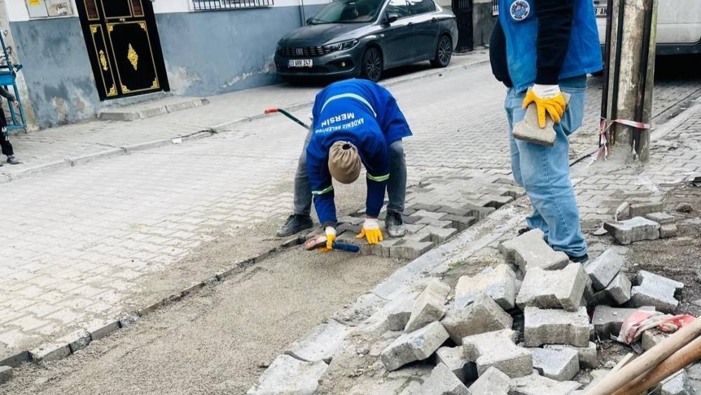 Akdeniz&rsquo;de yol ve kaldırımlar yenileniyor
