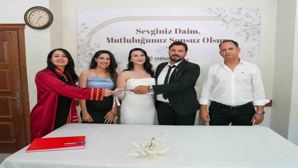 Tarsus&rsquo;ta 26.06.2026 yoğunluğu: Nikah salonunda 20 &ccedil;iftin mutluluğu
