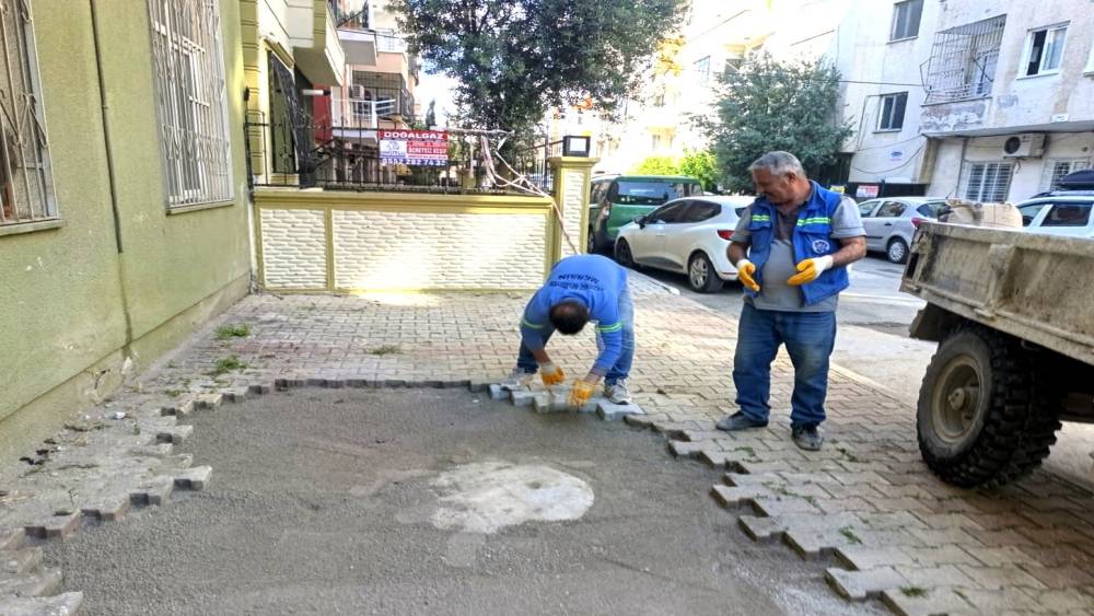 Akdeniz&rsquo;de yol ve kaldırımlar yenileniyor

