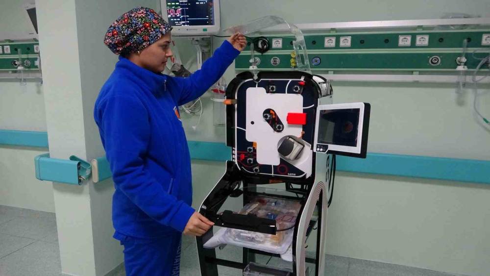 Yeni nesil &lsquo;h&uuml;cre kan kurtarma cihazı&rsquo; Mersin&rsquo;de kullanılmaya başlandı
