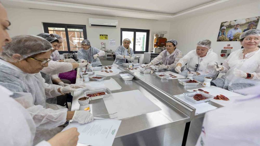 Mersin&rsquo;de coğrafi işaretli kan portakalı yeni bir &uuml;r&uuml;ne d&ouml;n&uuml;şt&uuml;
