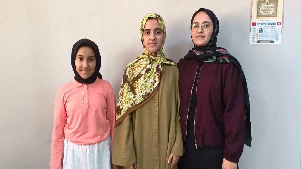Mersin&rsquo;de iki kardeş hafız oldu, en k&uuml;&ccedil;&uuml;ğ&uuml; aynı yolda
