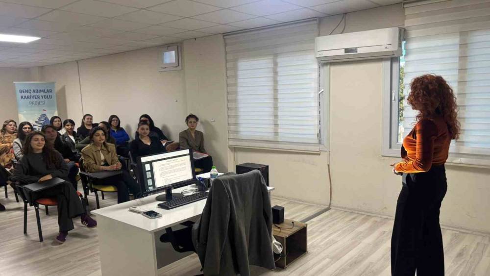 Gen&ccedil; kadınların istihdam yolculuğu başladı
