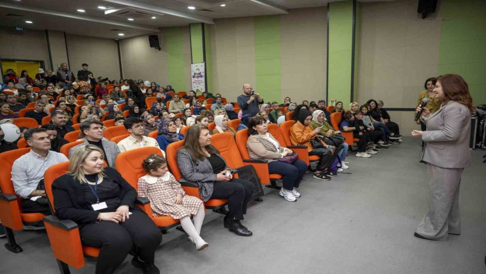 Minik yetenekler sahne aldı, bahar şenliği renkli ge&ccedil;ti
