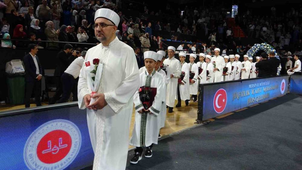 Mersin&rsquo;de 260 &ouml;ğrenci hafızlık icazeti aldı
