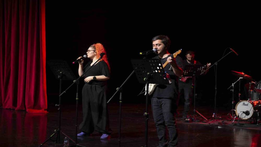 Mersin&rsquo;de LGS &ouml;ğrencilerine moral konseri
