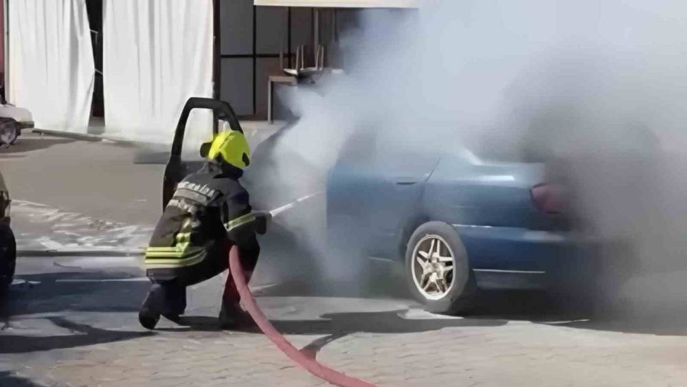 Erdemli&rsquo;de otomobil yangını
