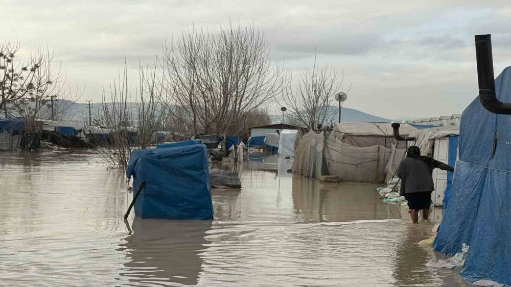 Selde mahsur kalan vatandaş kep&ccedil;eyle kurtarıldı
