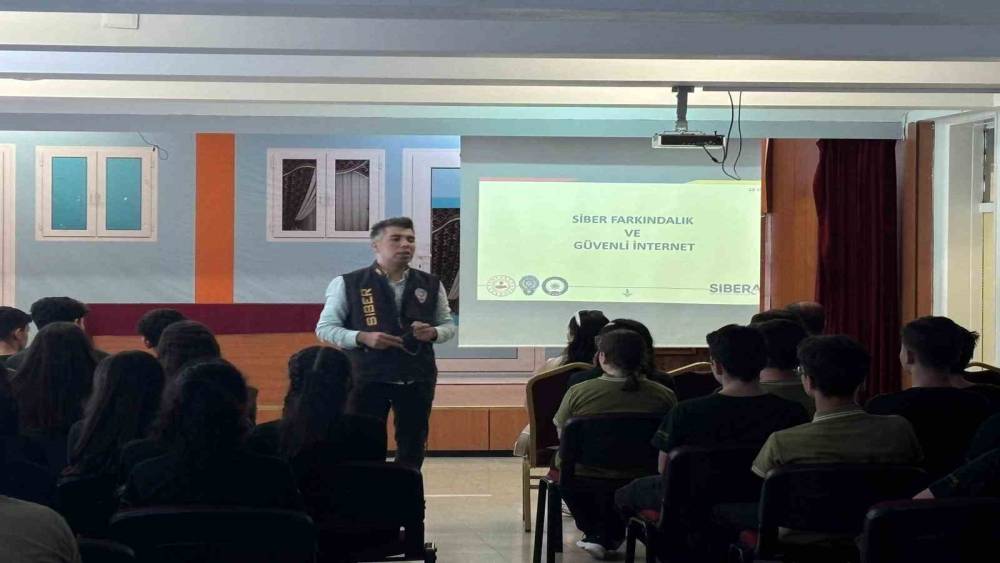 Mersin’de öğrencilere siber güvenlik eğitimi
