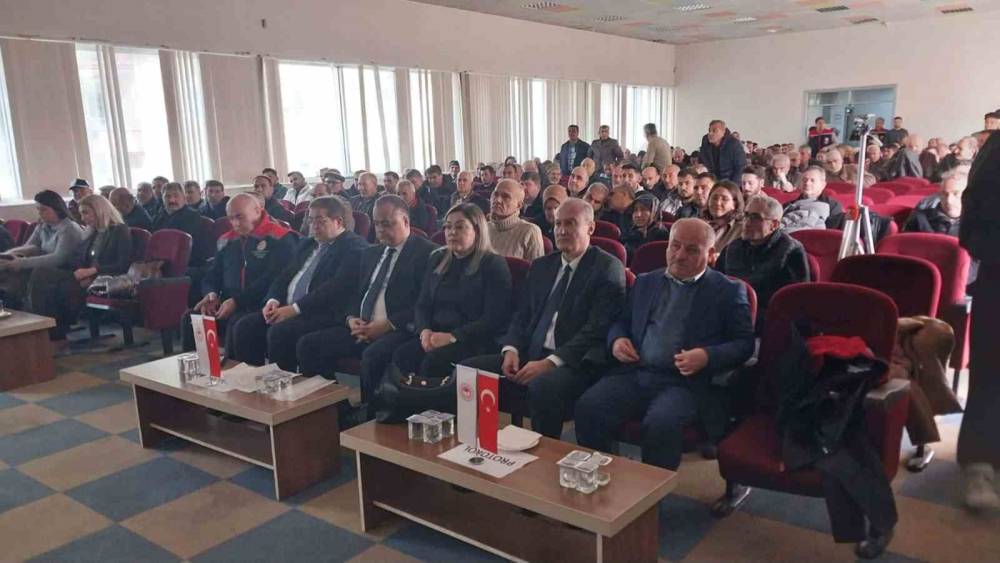 Mut&rsquo;ta kayısının geleceği masaya yatırıldı
