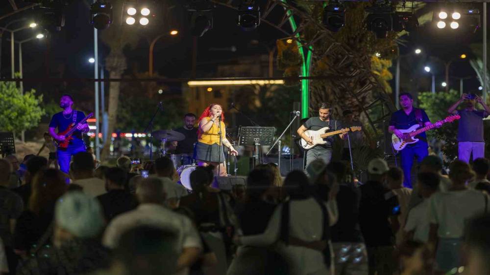 Mersin&rsquo;de yaz akşamları konserlerle şenleniyor
