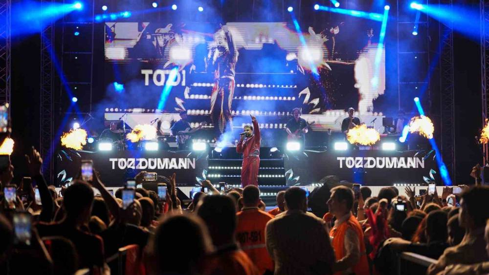 Tarsus’ta cumhuriyet coşkusu Sefo konseriyle zirveye ulaştı
