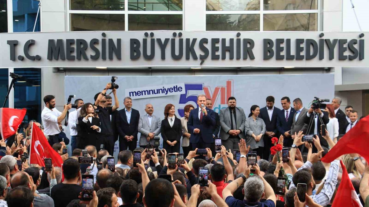 Mersin’de yeniden seçilen Vahap Seçer, mazbatasını aldı