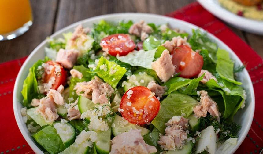 Ton Balıklı Kinoa Salatası Tarifi