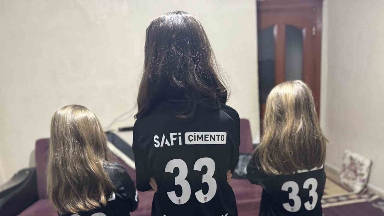 Beşiktaşlı baba takımına olan sevgisini kızlarının isimlerinde yaşatıyor