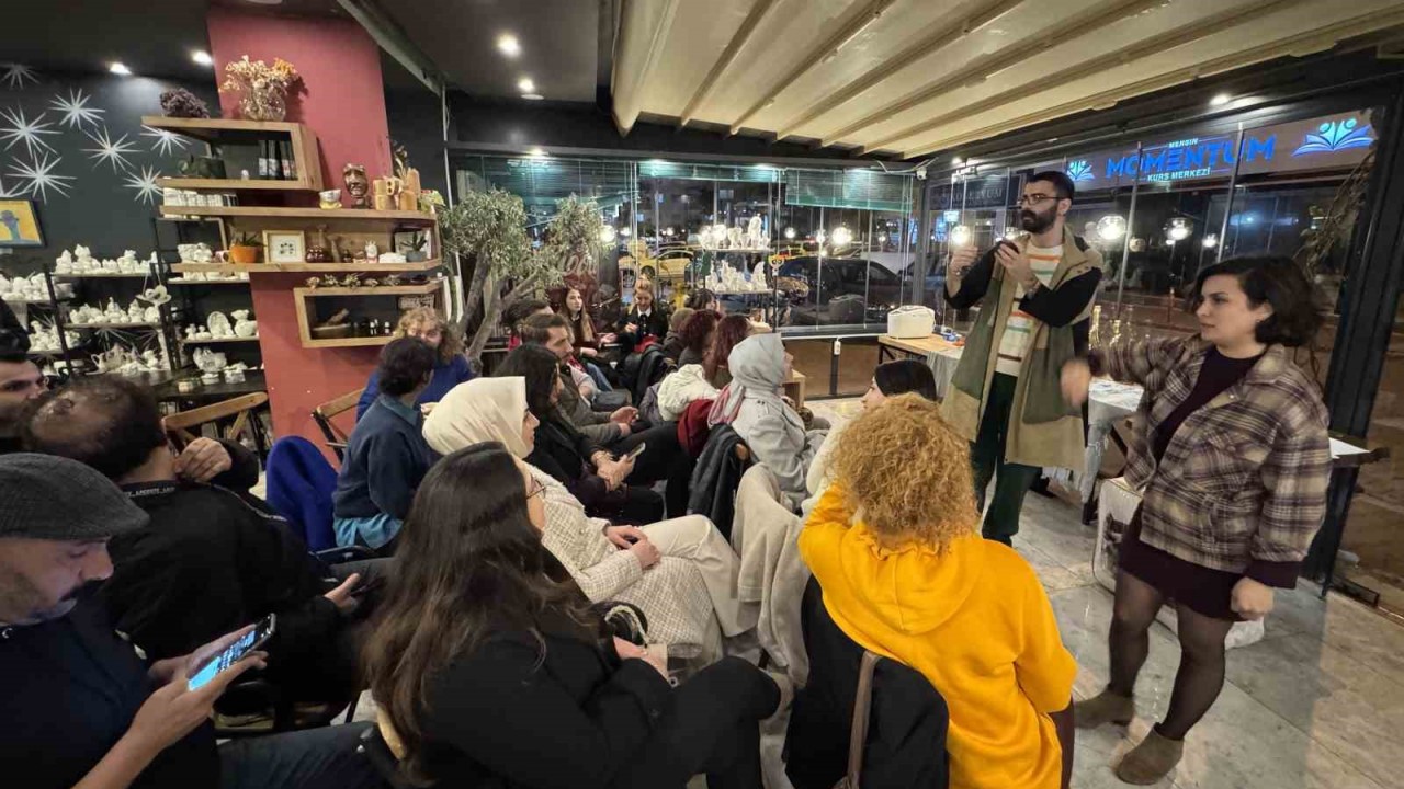 Eski sevgililerden kalan hediyeler açık artırmada satıldı