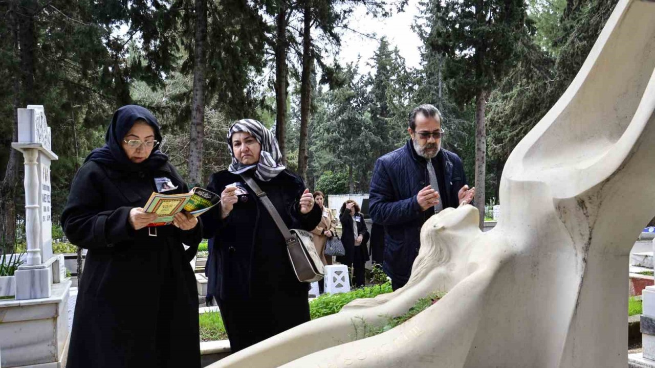 Özgecan Aslan, ölümünün 10’uncu yılında mezarı başında anıldı