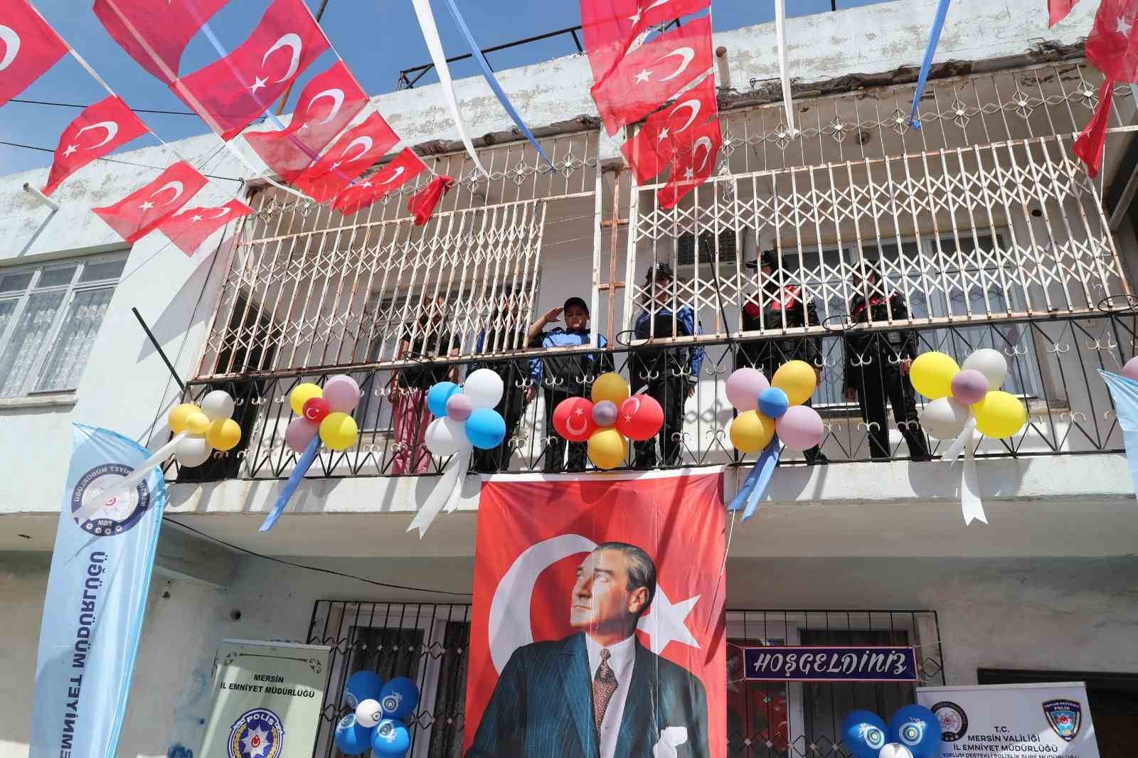Mersin polisinden 9 yaşındaki Bahri’ye sürpriz doğum günü kutlaması
