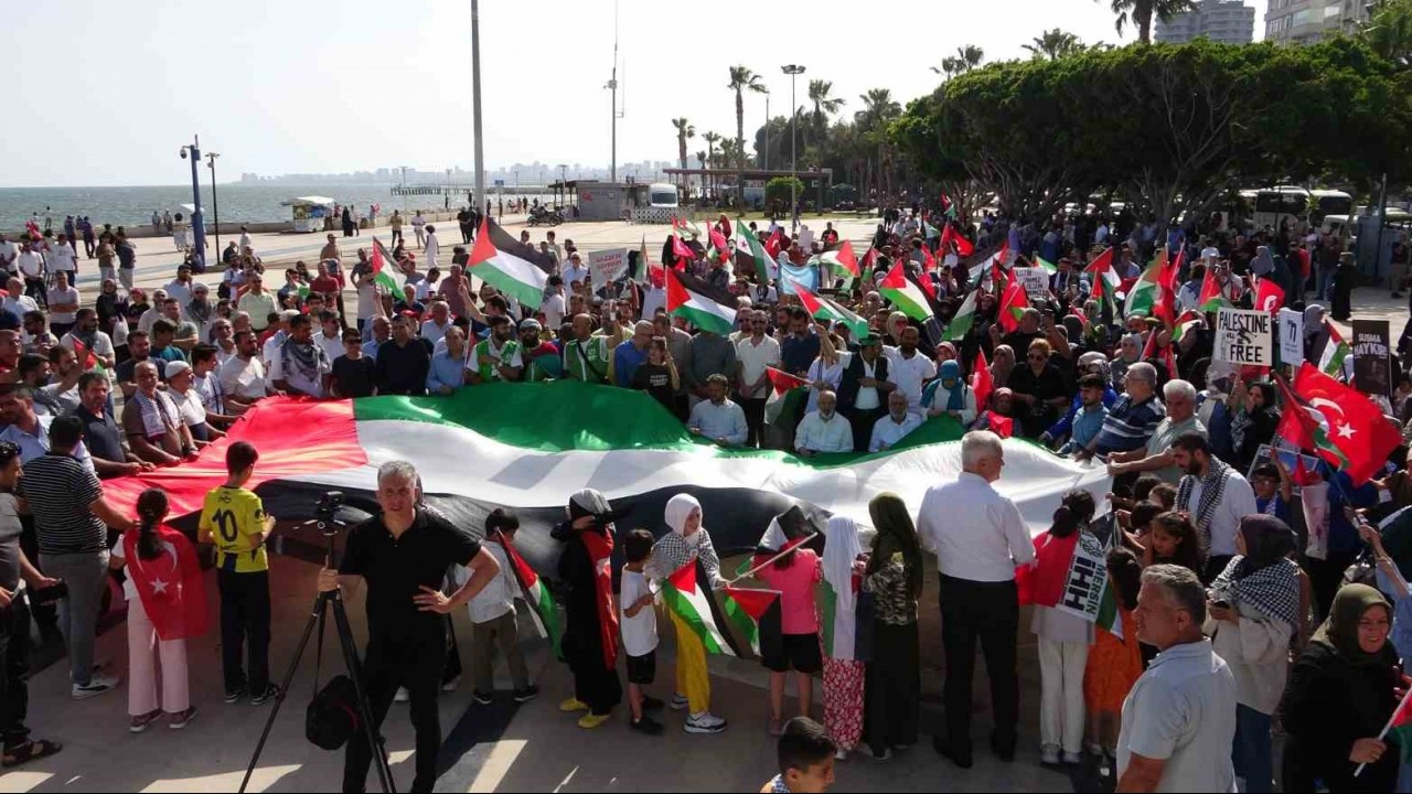 Mersin&rsquo;de &lsquo;B&uuml;y&uuml;k Gazze Mitingi&rsquo; d&uuml;zenlendi