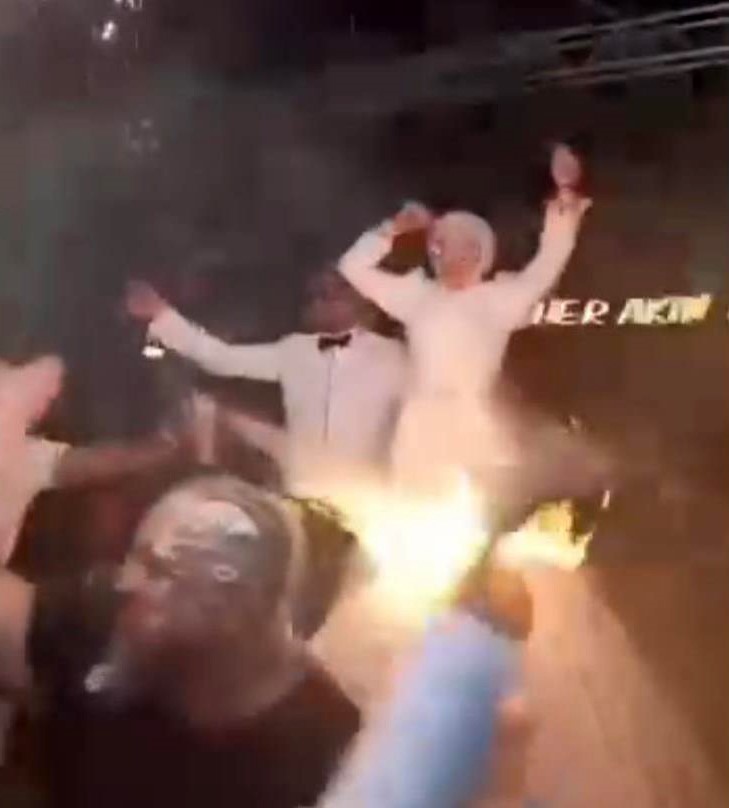 D&uuml;ğ&uuml;ndeki meşale şovu faciaya yol a&ccedil;ıyordu