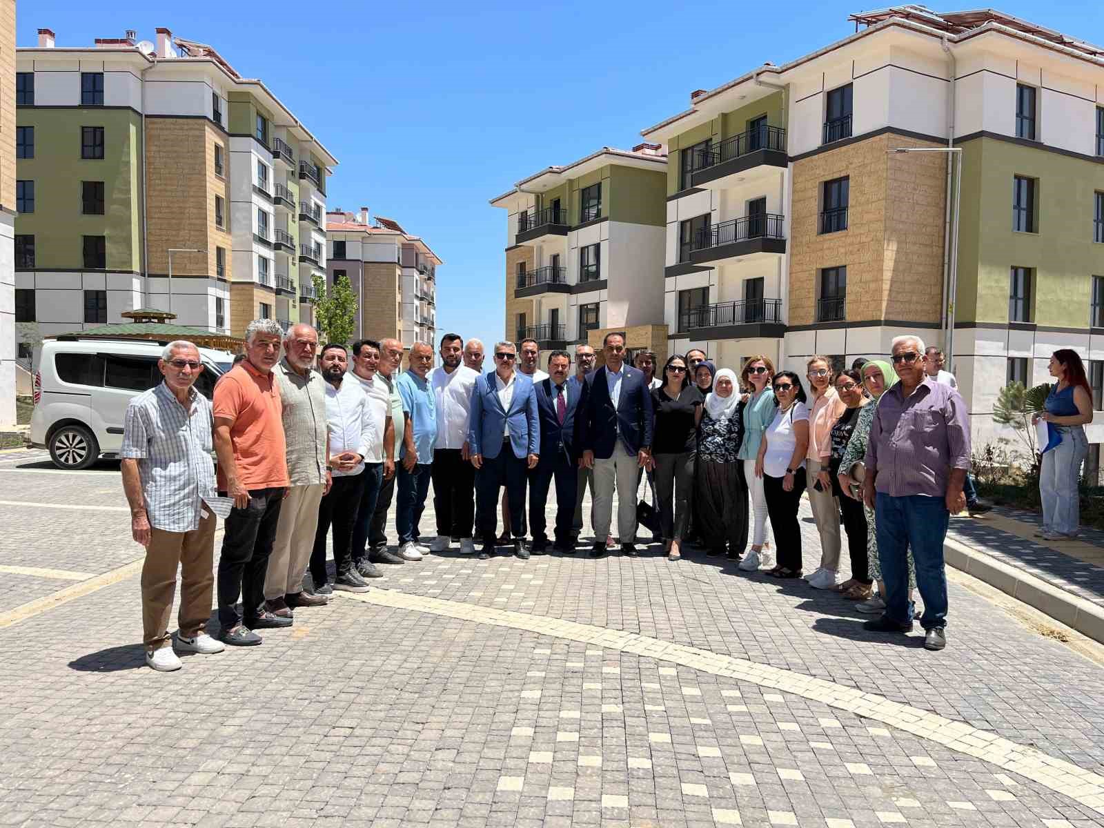 Mersin&rsquo;de TOKİ&rsquo;deki hak sahipleri evlerine kavuştu