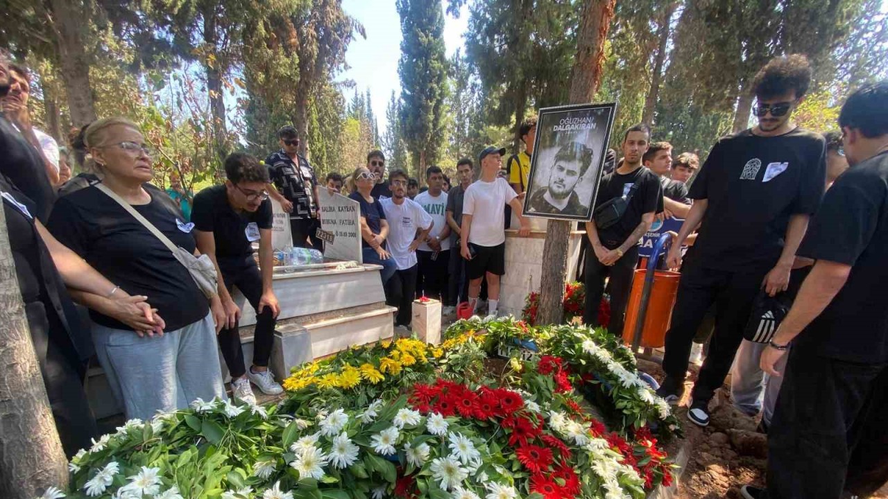 &lsquo;Jrokez&rsquo; lakaplı yayıncı Oğuzhan Dalgakıran toprağa verildi