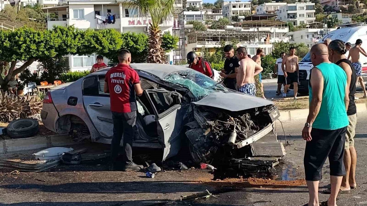 Mersin’de iki ayrı kaza: Birinde otomobil savruldu, diğerinde sıkışan sürücü kurtarıldı