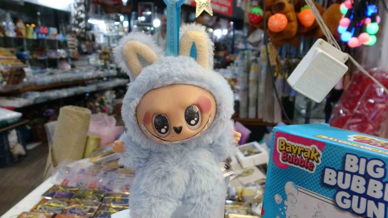 Saniyeler içinde oyuncağı aldı, o anlar kameraya yansıdı