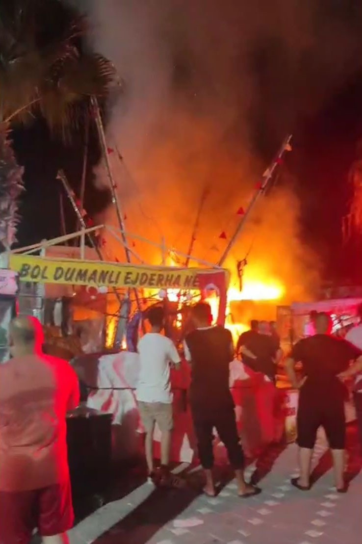 Tatil bölgesindeki lunaparkta yangın