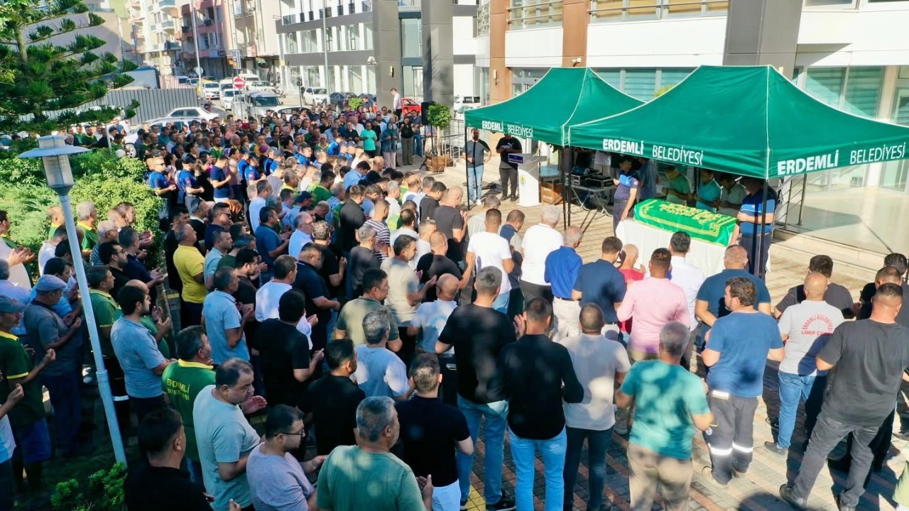 Erdemli Belediyesi’nin acı günü: Vefat eden personel için tören düzenlendi