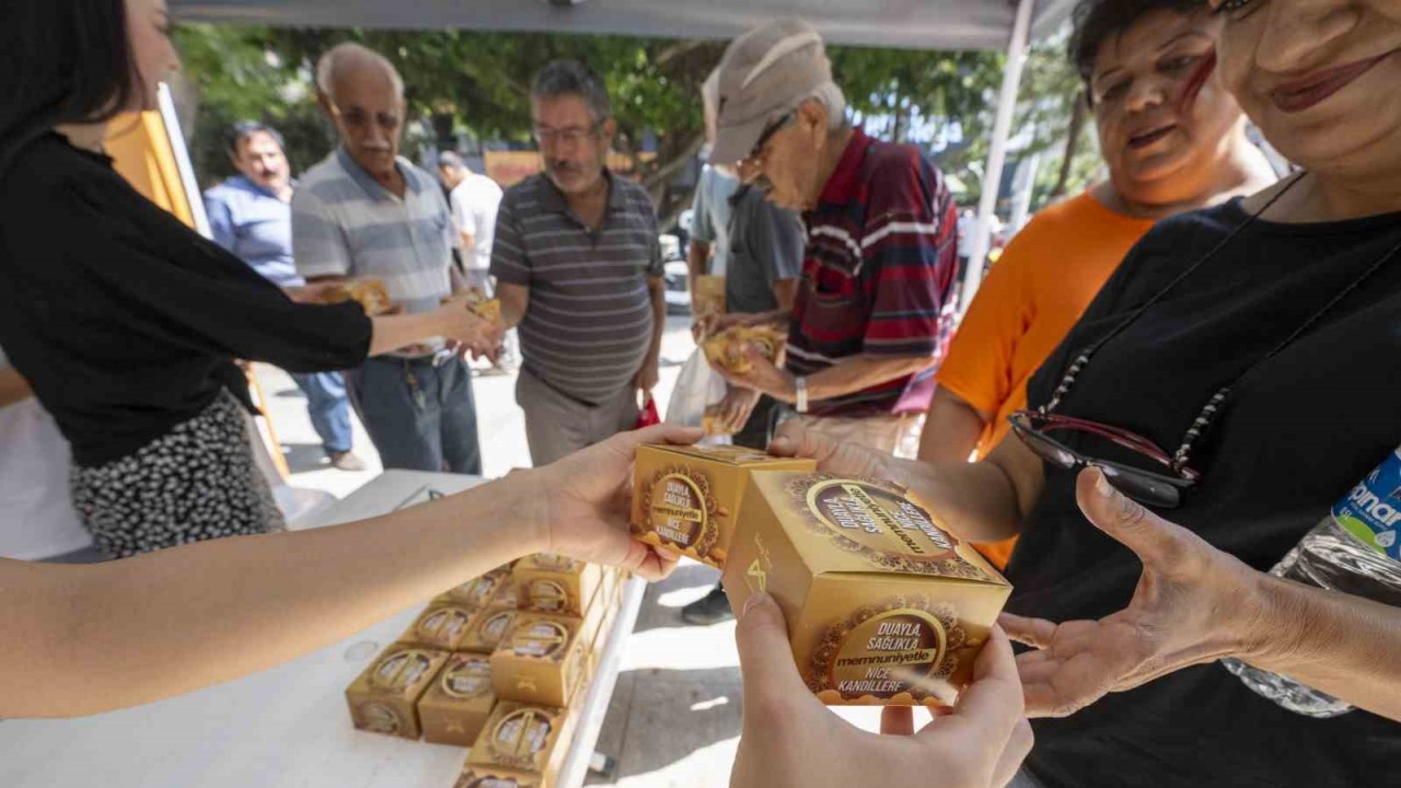 Mersin’de kandilde 15 bin kandil simidi dağıtıldı
