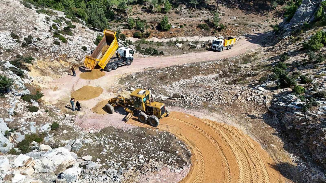 Tarsus’ta mahallelerin ulaşım sorunu çözülüyor