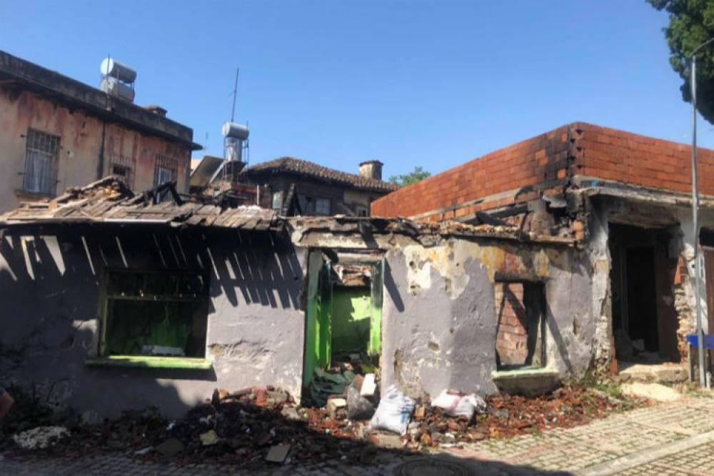 Balbey Mahallesi&rsquo;nde metruk yapılar yıkıldı