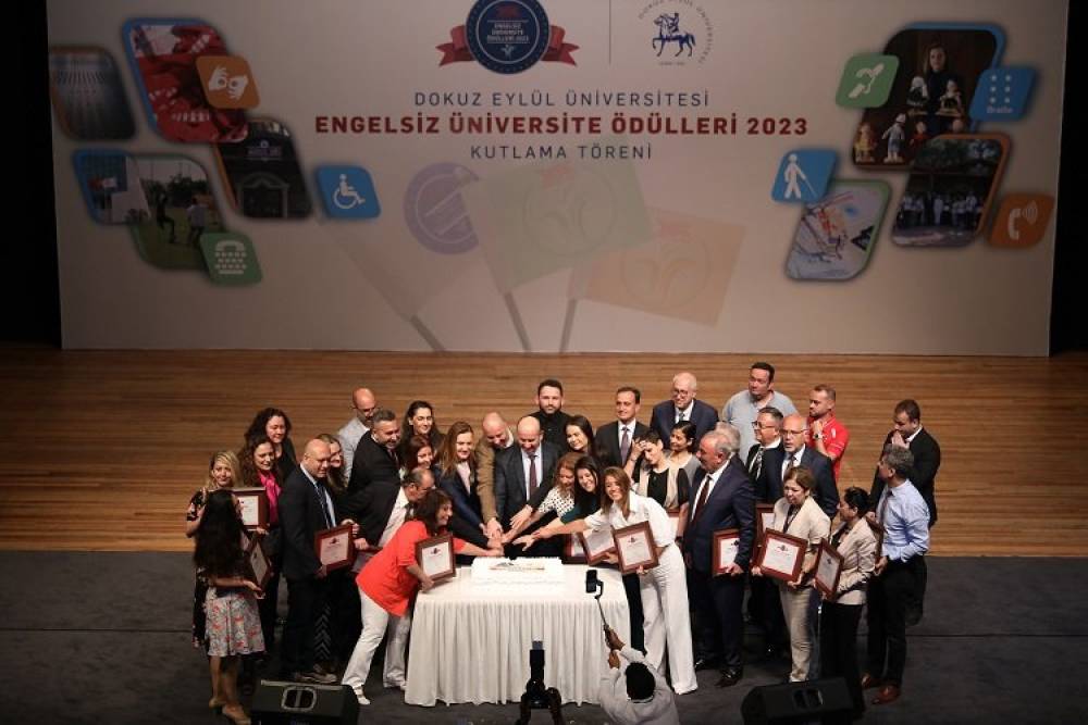 DE&Uuml;'n&uuml;n engelsiz gurur g&uuml;n&uuml;