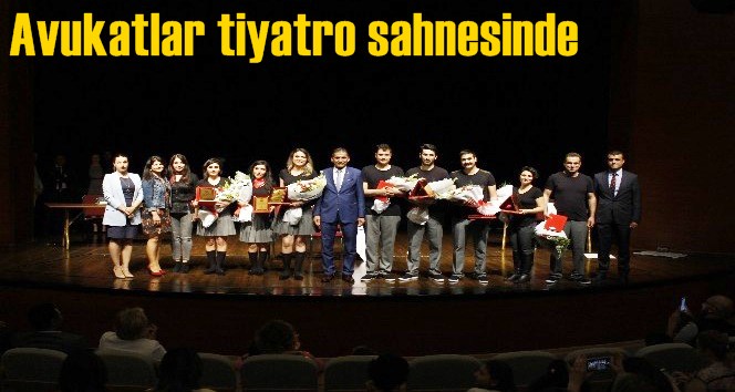 Avukatlar tiyatro sahnesinde