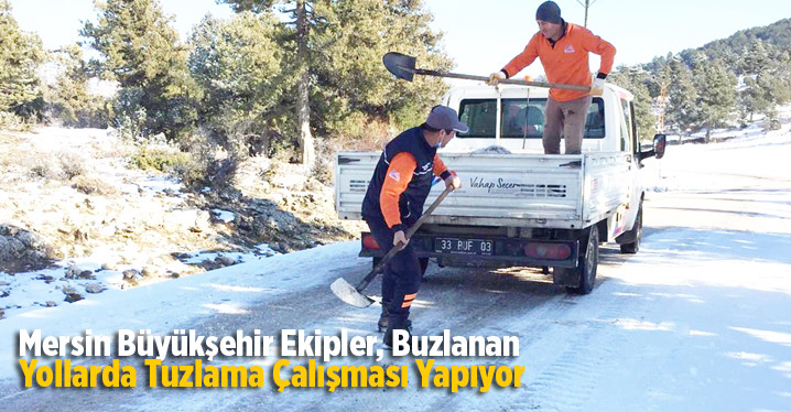Mersin B&uuml;y&uuml;kşehir Ekipler Buzlanan Yollarda Tuzlama &Ccedil;alışması Yapıyor