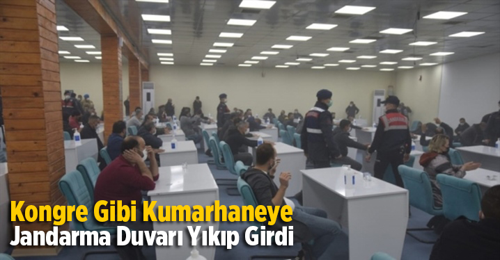 Mersin'de kumar oynatılan binaya iş makinesiyle duvarı kırılarak girildi