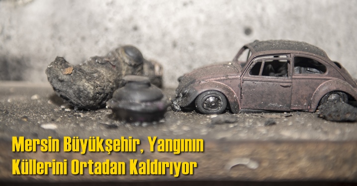 Mersin B&uuml;y&uuml;kşehir, Yangının K&uuml;llerini Ortadan Kaldırıyor