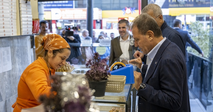 Başkan Seçer Mezitli Esnafı Ve Vatandaşlarla Buluştu