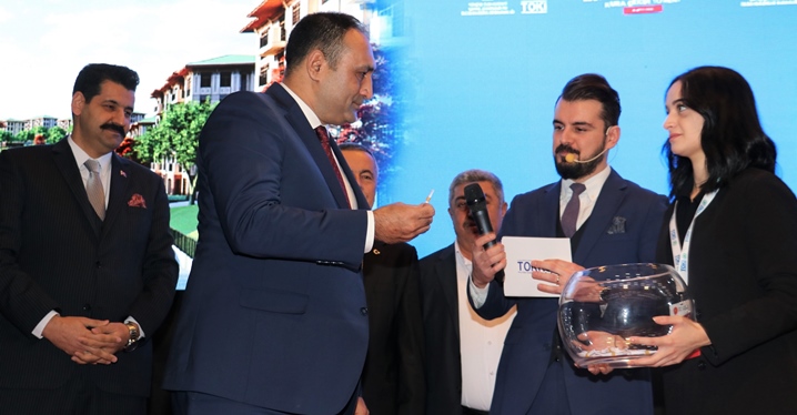 Başkan Yılmaz&rsquo;dan, Cumhuriyet Tarihinin En B&uuml;y&uuml;k Hamlesi &ldquo;İlk Evim&rdquo; Projesi&rsquo;ne Arsa Tahsisi
