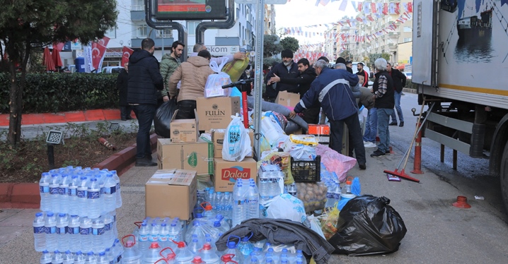 Toroslar Belediyesinden 33 Kişilik Ekip Ve İş Makineleri Afet B&ouml;lgesinde