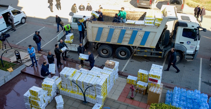 Yenişehir Belediyesinin Yardım Tırları B&ouml;lgeye G&ouml;nderildi