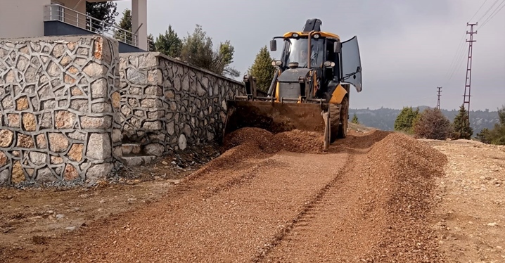Toroslar’da Yol Çalışmaları Sürüyor